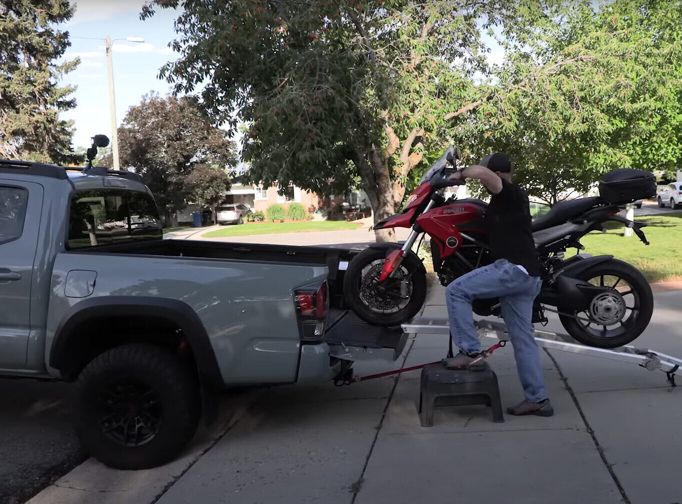 Proper Motorcycle Loading Techniques img