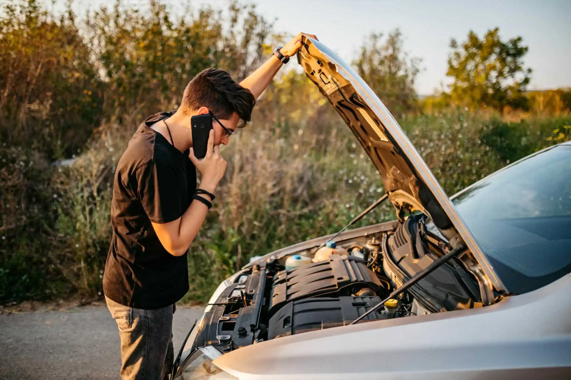 Essential Tips for Roadside Emergencies png